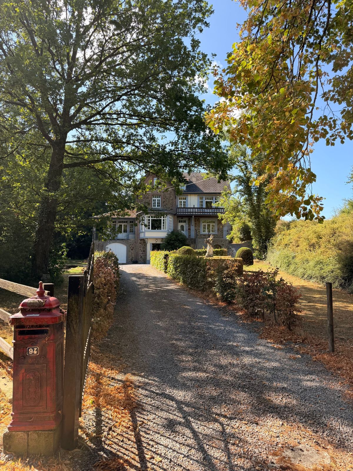 Entrée et portail de La Source